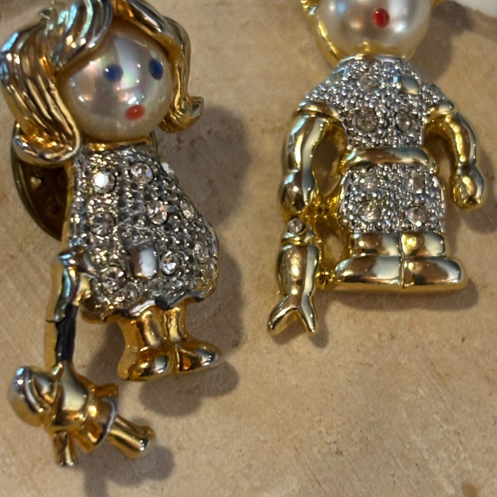 Vintage Carolee Blonde Girl With Doll Pin Brooch Pave Rhinestone Goldtone 35$